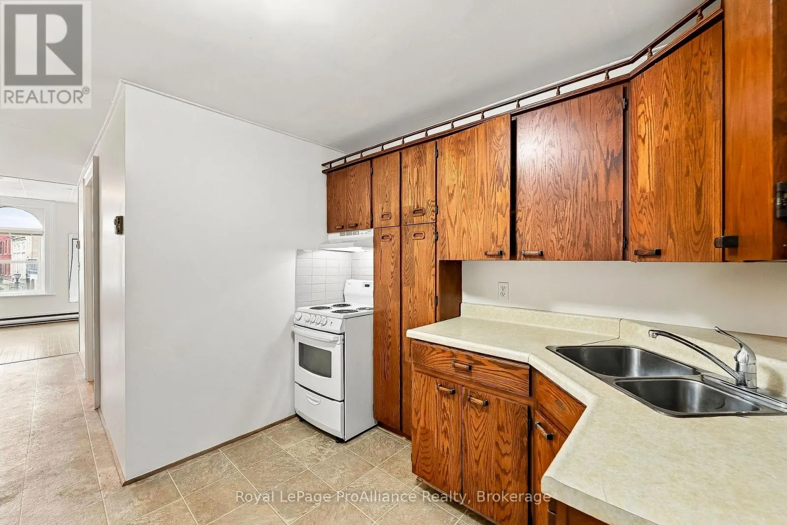 2 - 80 WALTON STREET #2