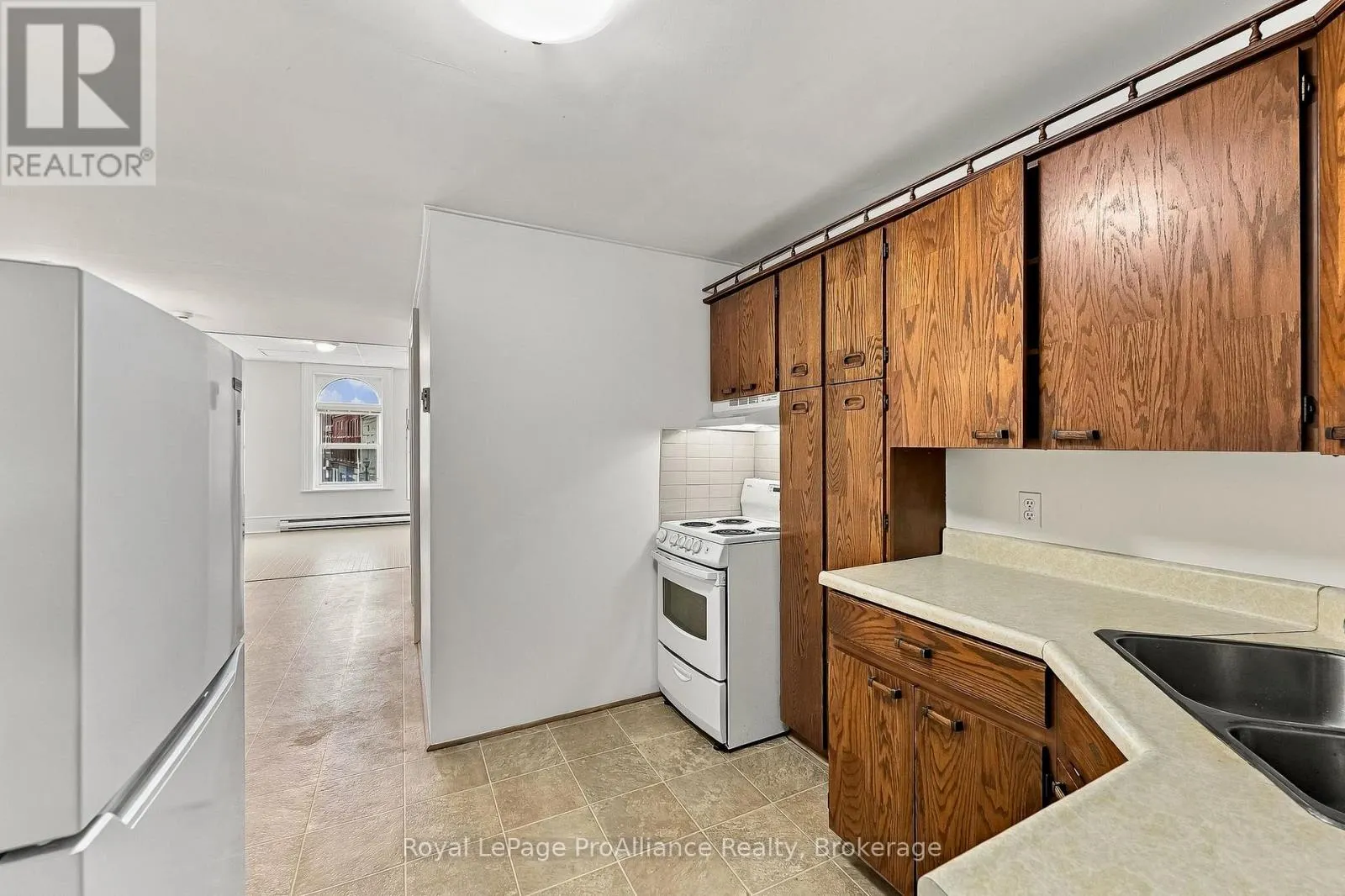 2 - 80 WALTON STREET #2