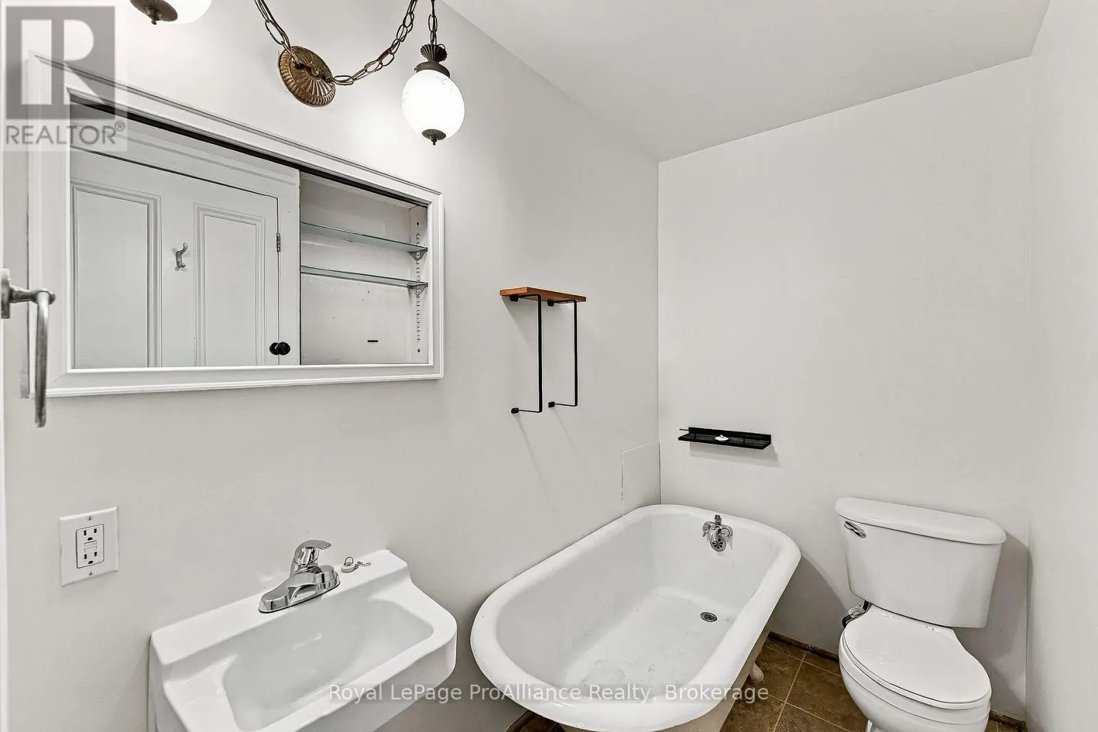 2 - 80 WALTON STREET #2