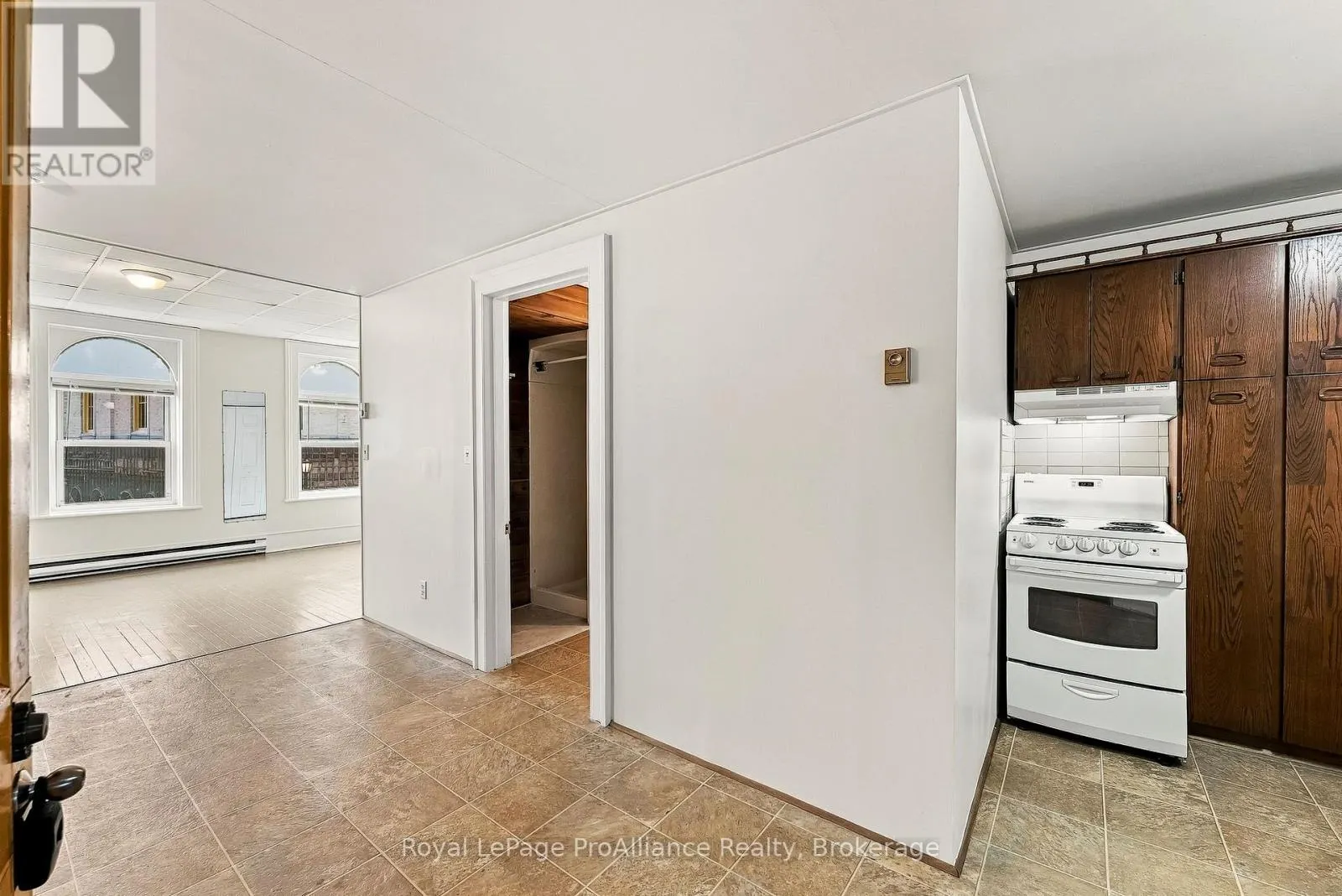 2 - 80 WALTON STREET #2