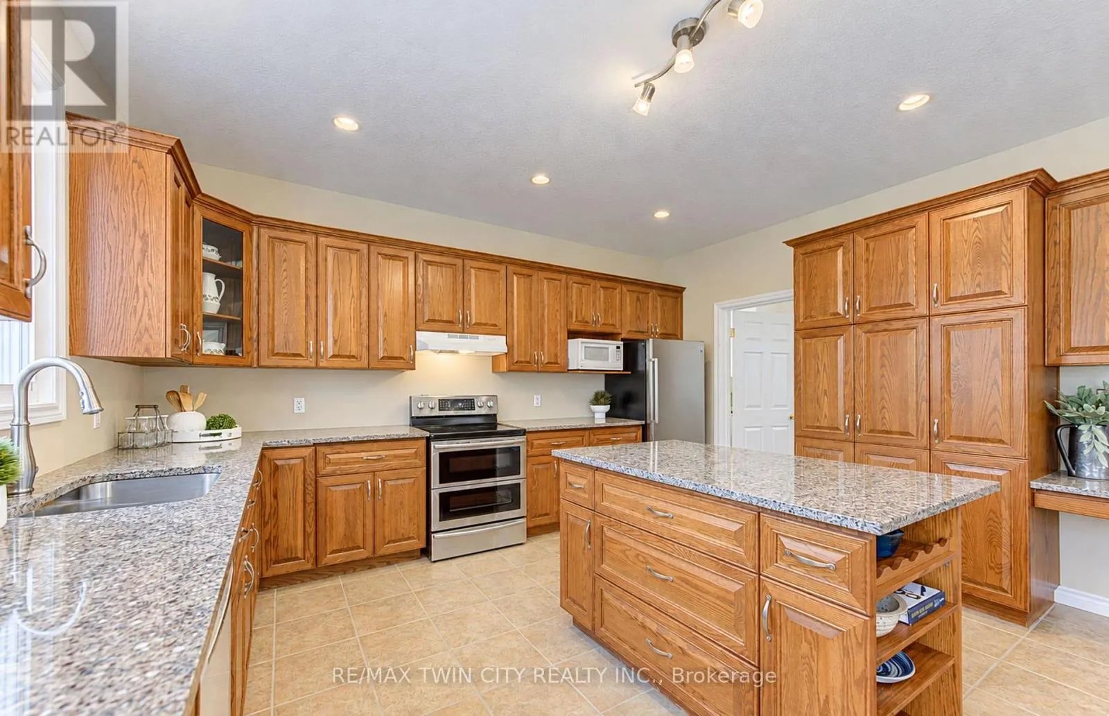 2 FIRELLA PLACE