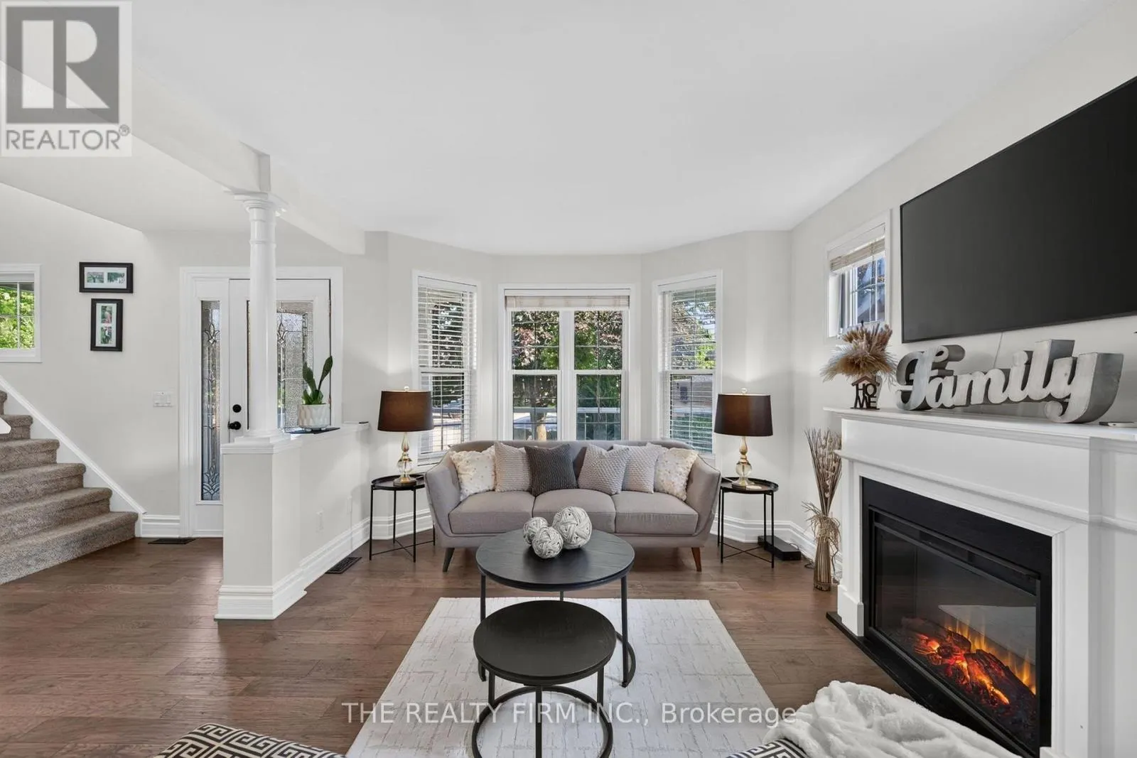 6 OAKDALE PLACE