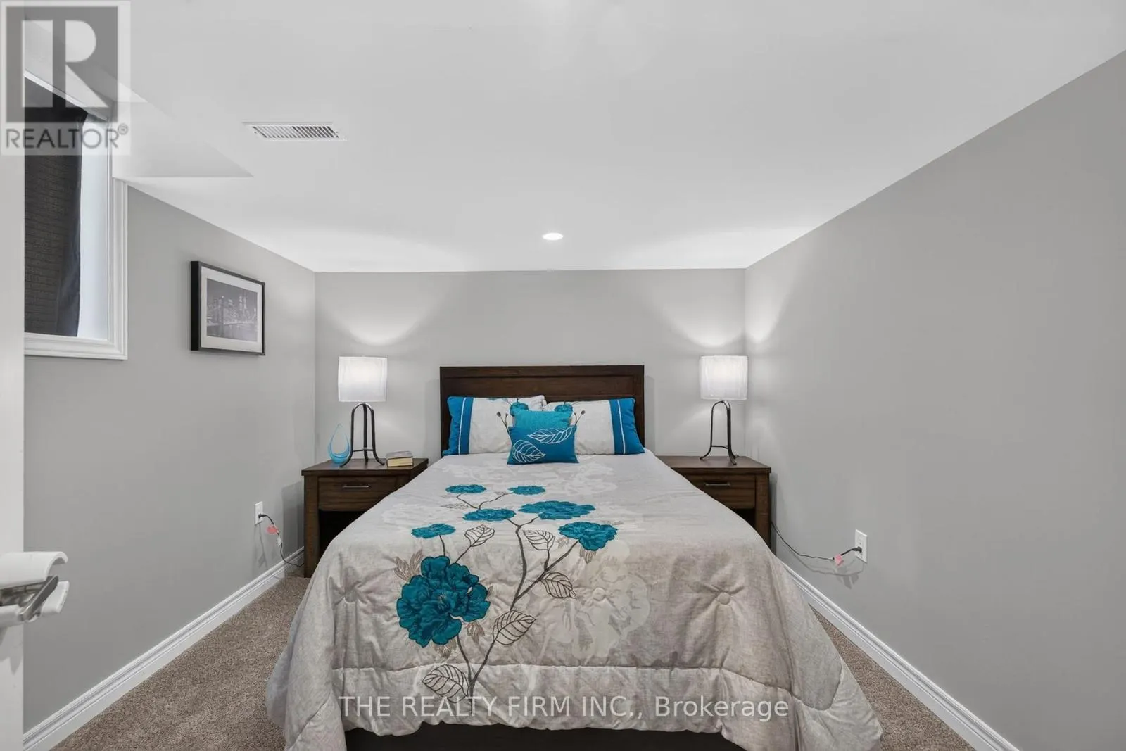 6 OAKDALE PLACE
