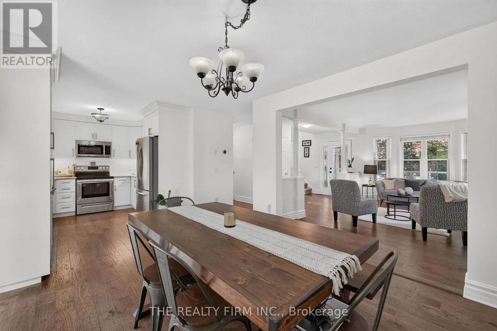6 OAKDALE PLACE