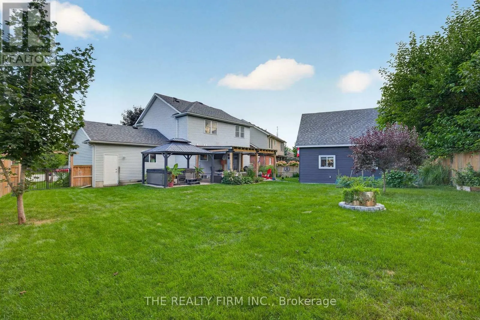 6 OAKDALE PLACE