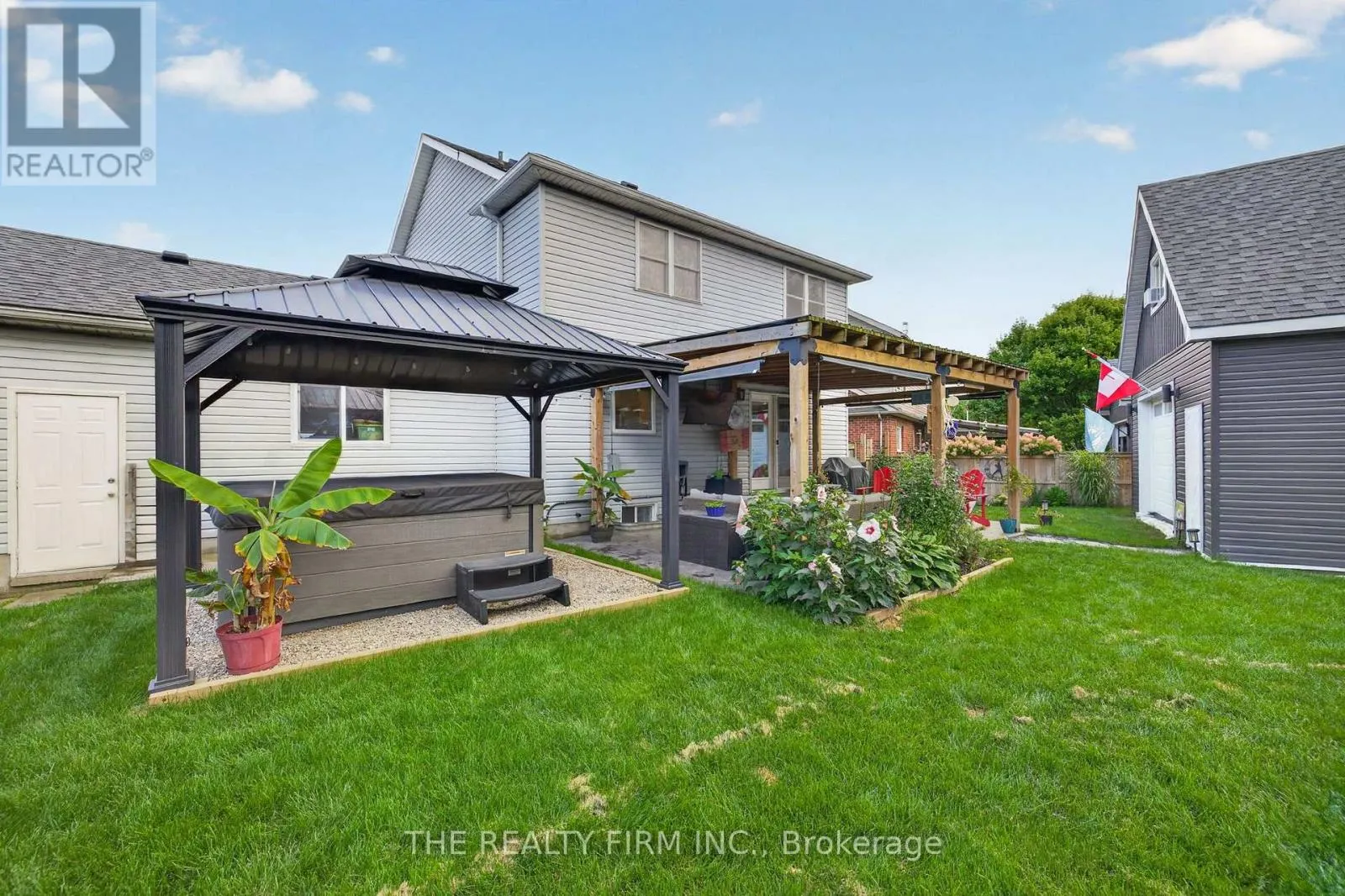 6 OAKDALE PLACE