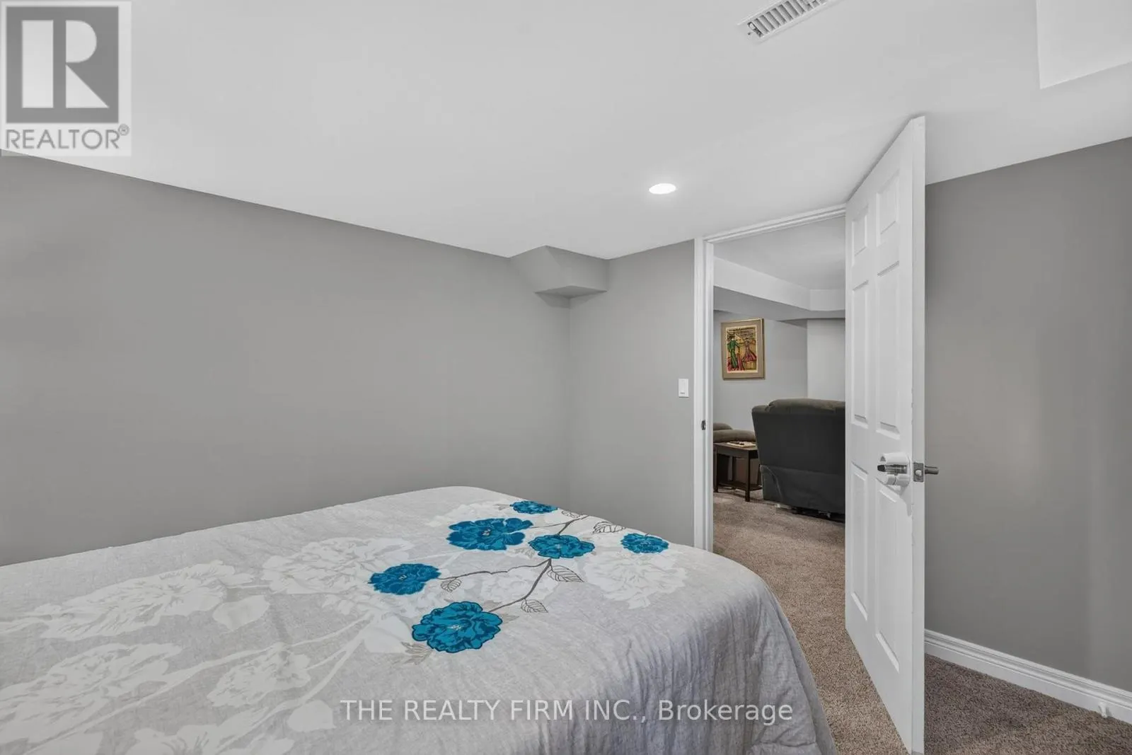 6 OAKDALE PLACE
