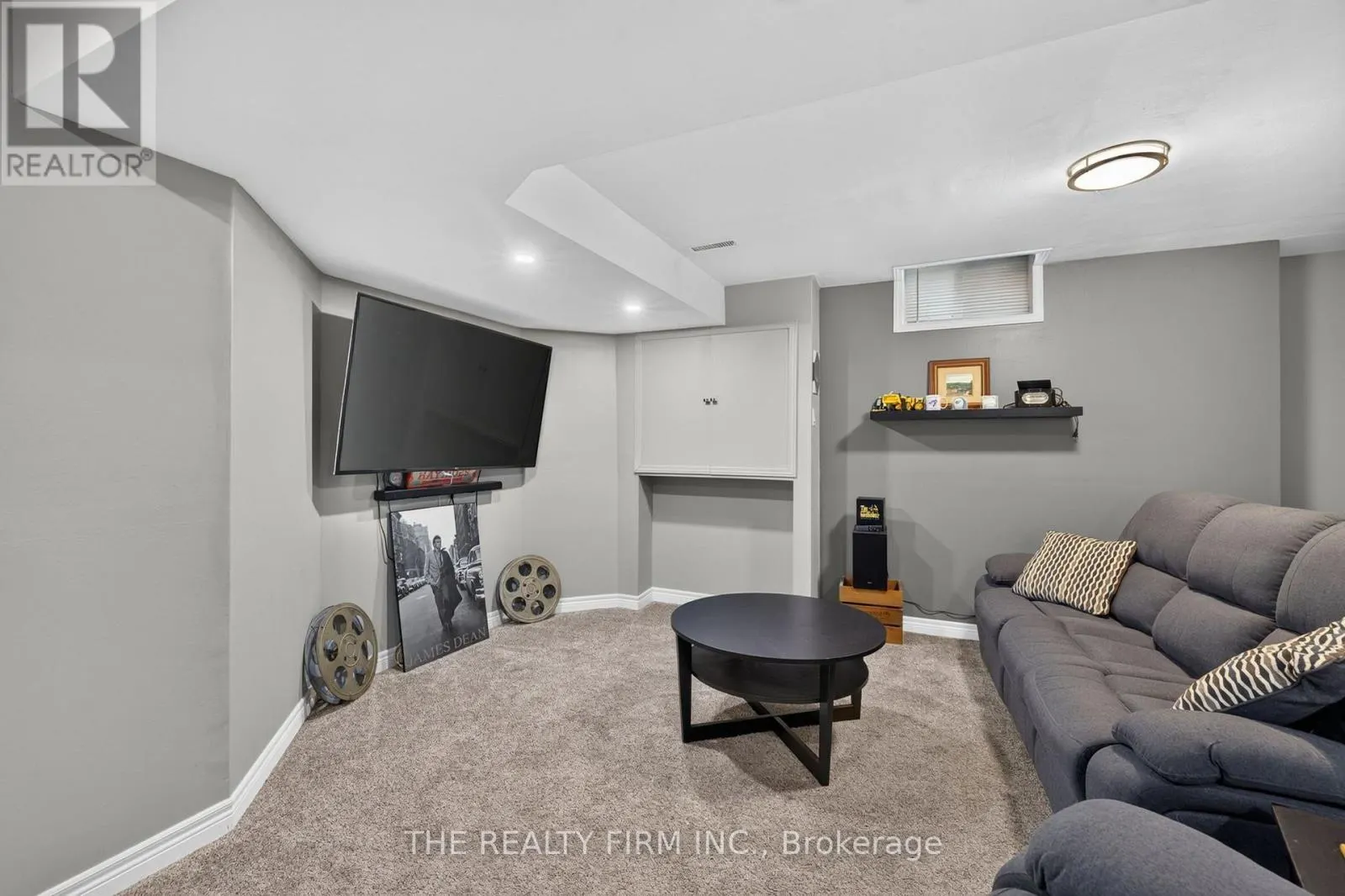 6 OAKDALE PLACE