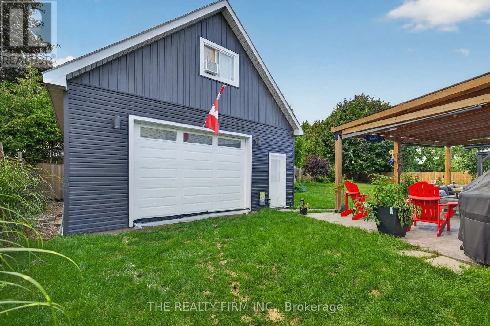 6 OAKDALE PLACE