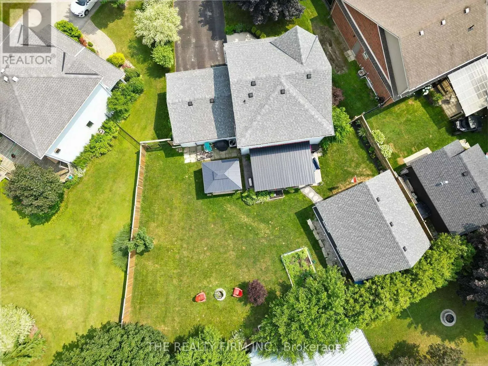 6 OAKDALE PLACE
