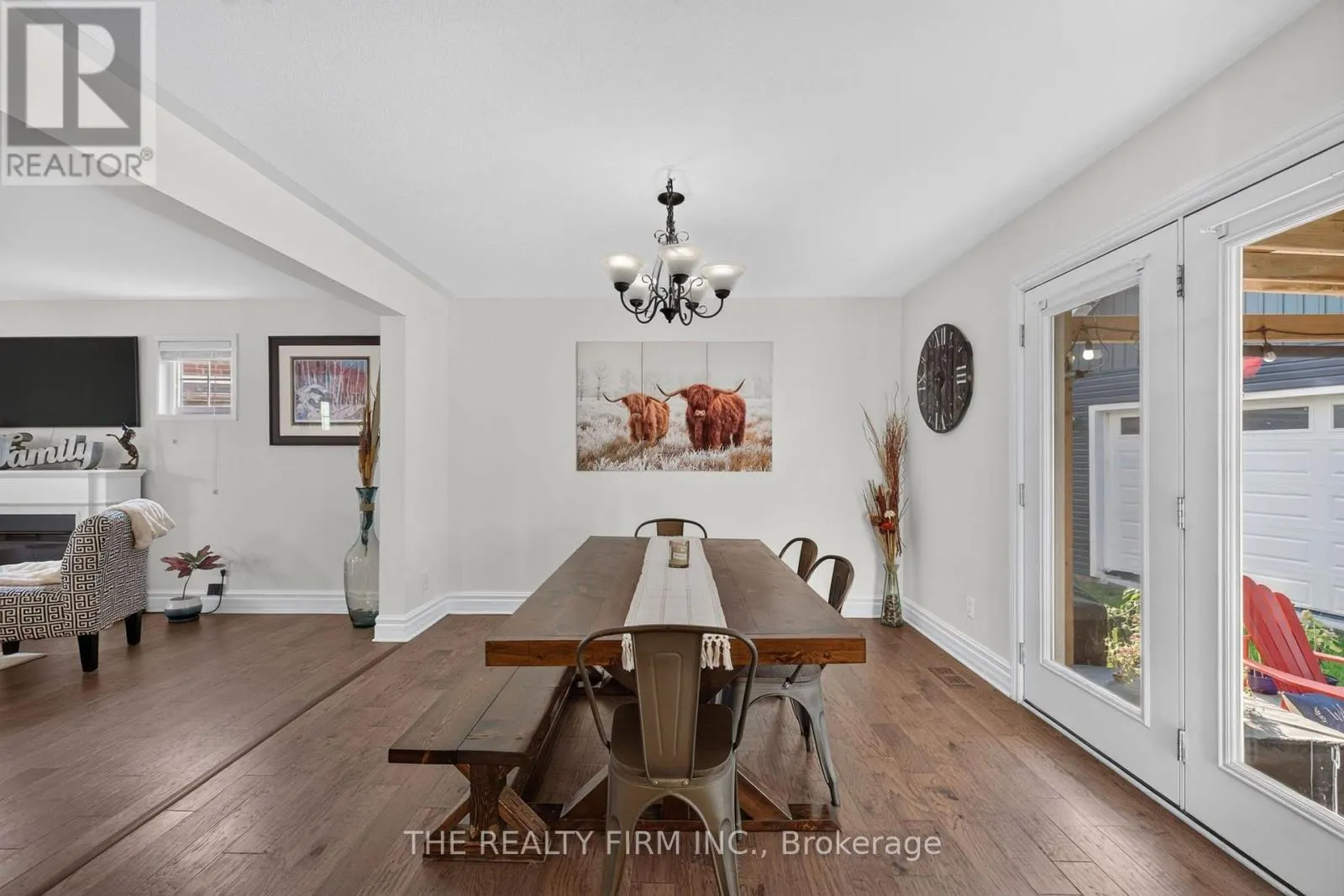 6 OAKDALE PLACE