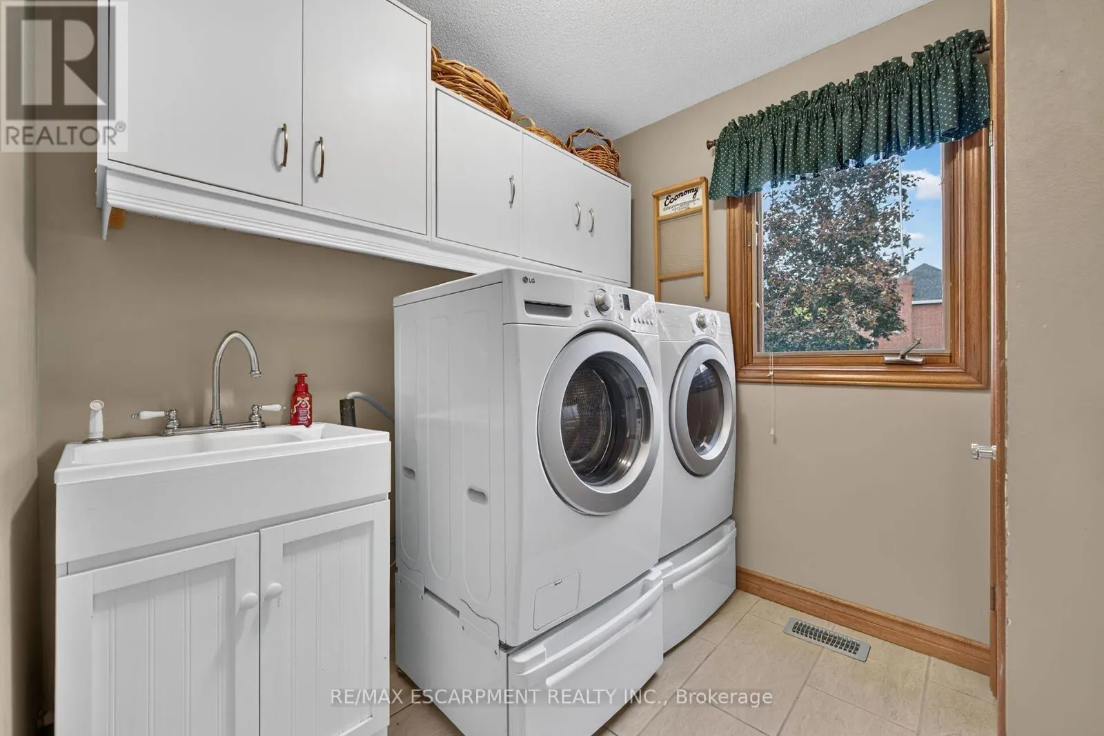 3412 VINEHAVEN TRAIL