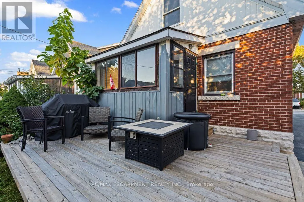 202 HUXLEY AVENUE S