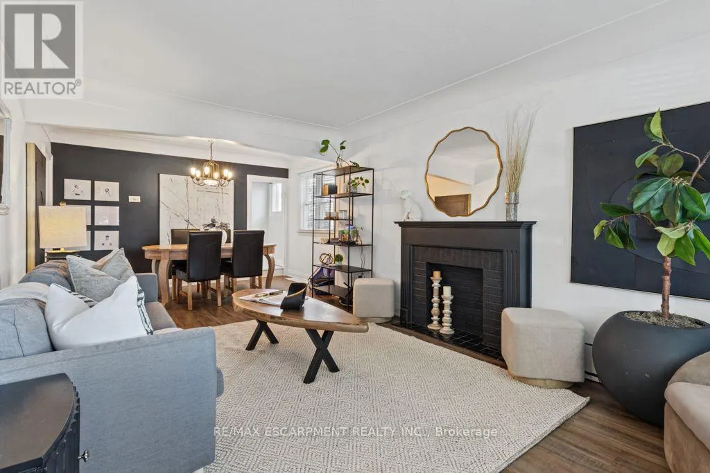 202 HUXLEY AVENUE S
