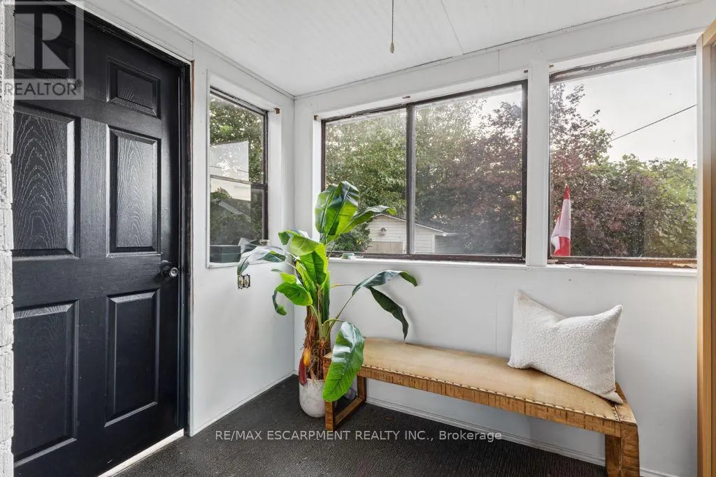 202 HUXLEY AVENUE S