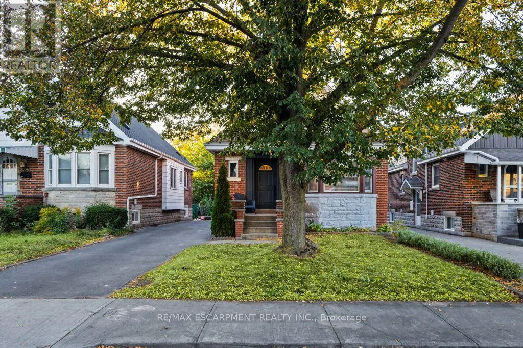 202 HUXLEY AVENUE S