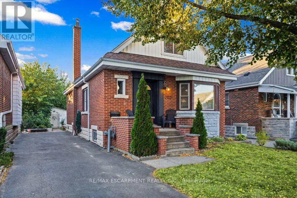 202 HUXLEY AVENUE S