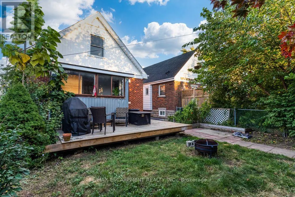 202 HUXLEY AVENUE S