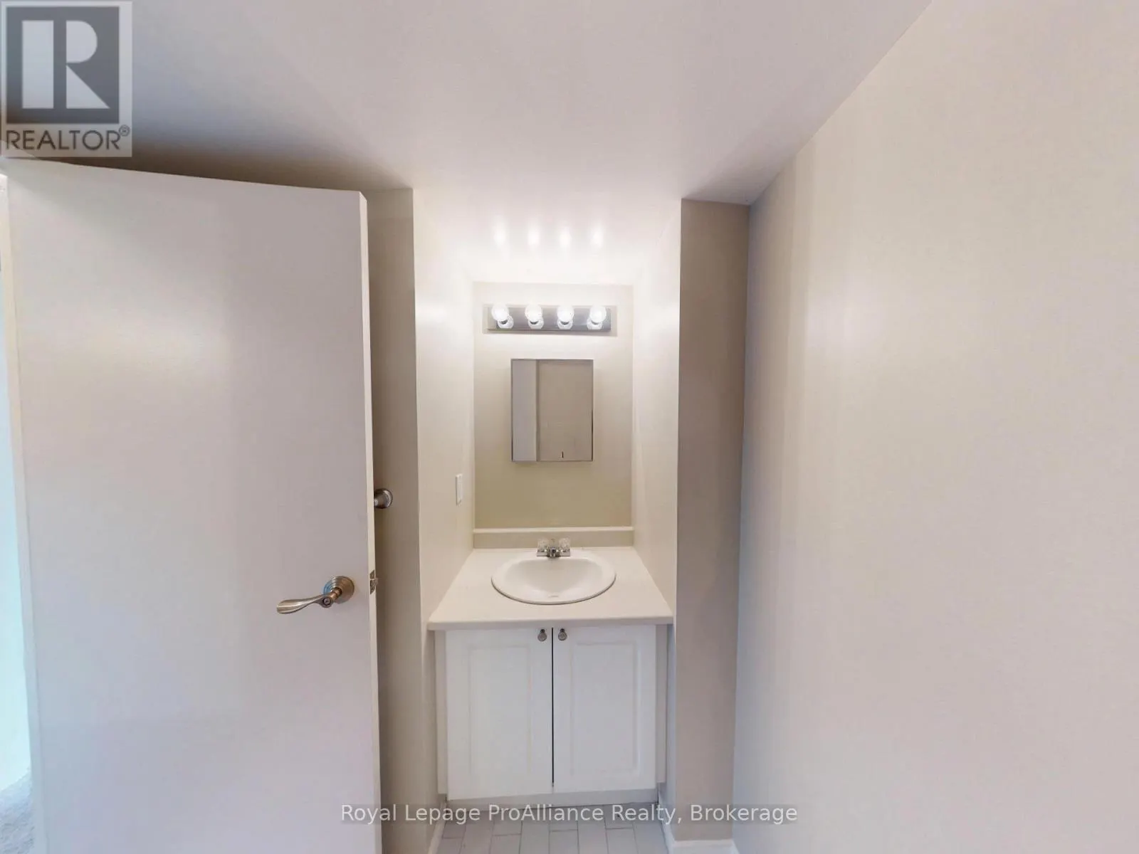 601 - 350 FRONT STREET #601