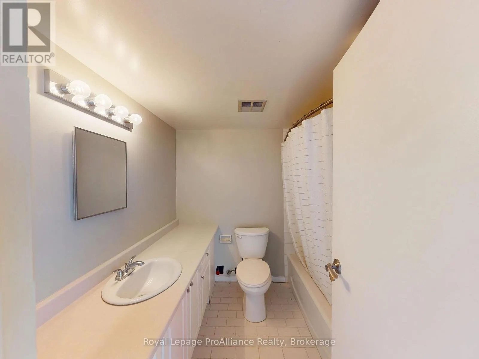 601 - 350 FRONT STREET #601