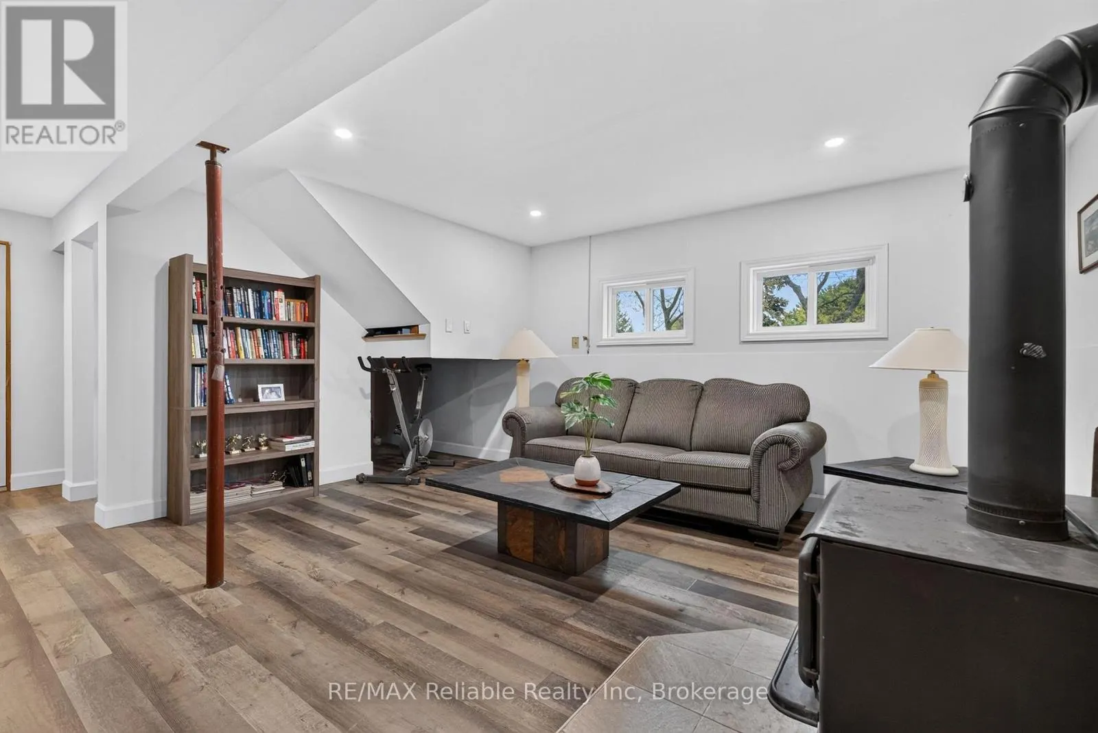 306 LAKESIDE DRIVE