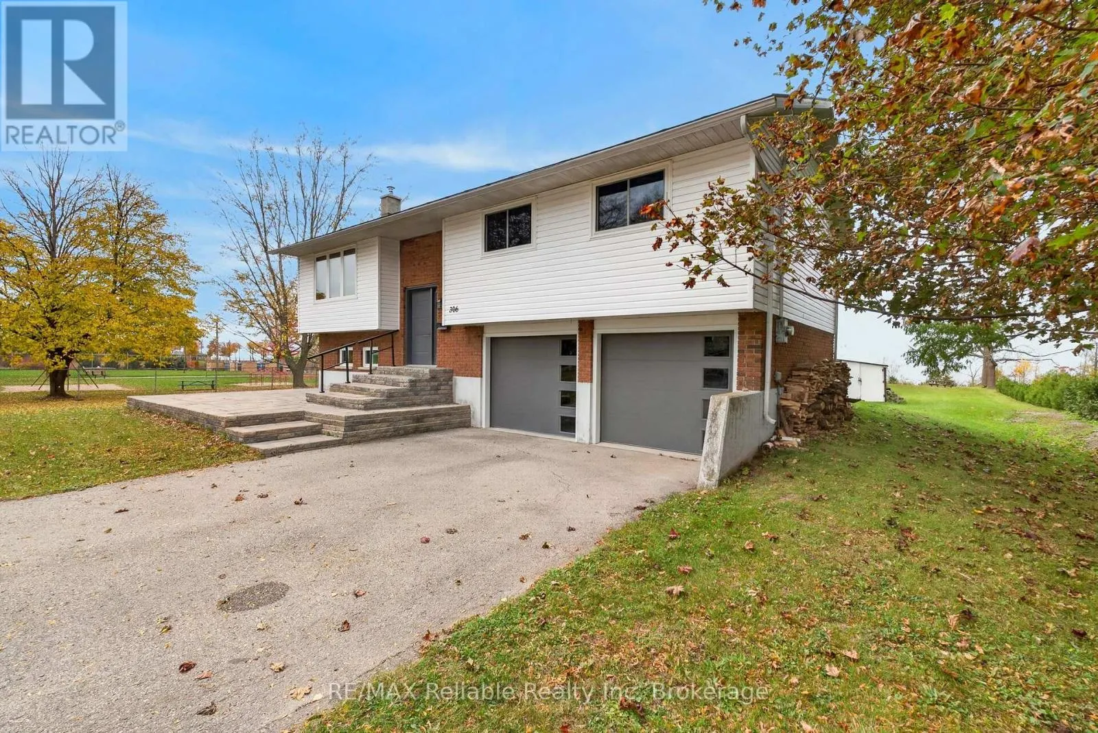 306 LAKESIDE DRIVE