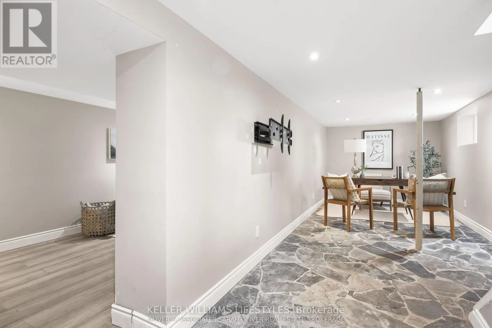 28 RENWICK AVENUE