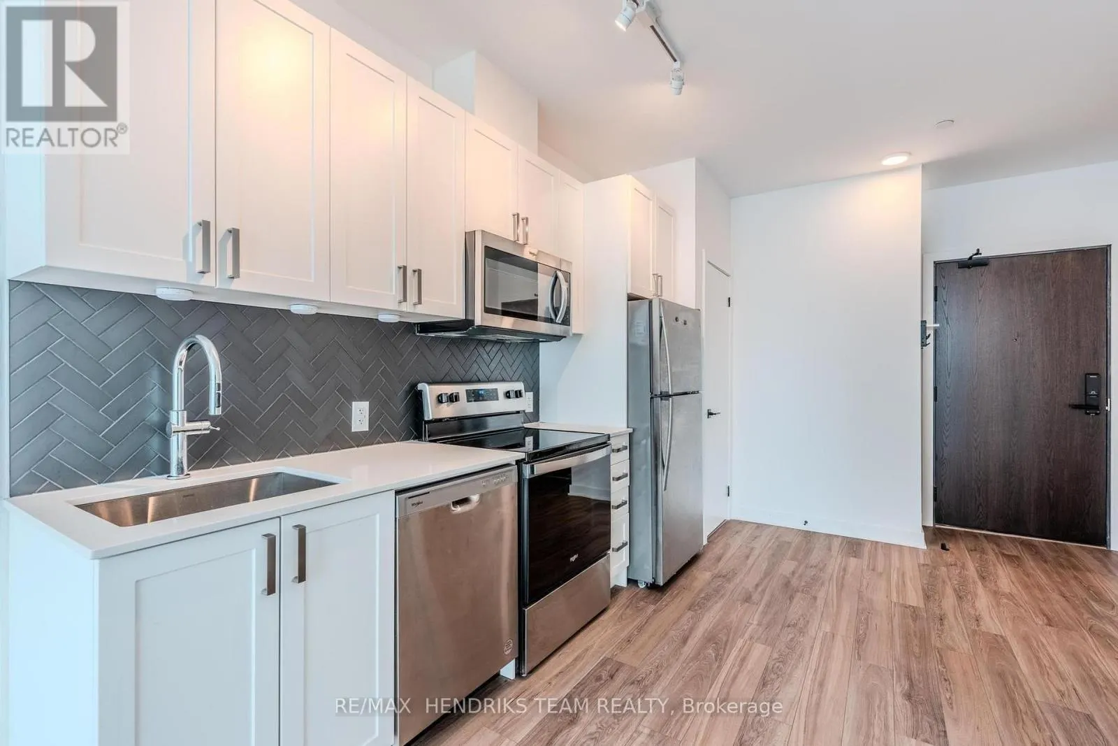 814 - 2782 BARTON STREET E #814