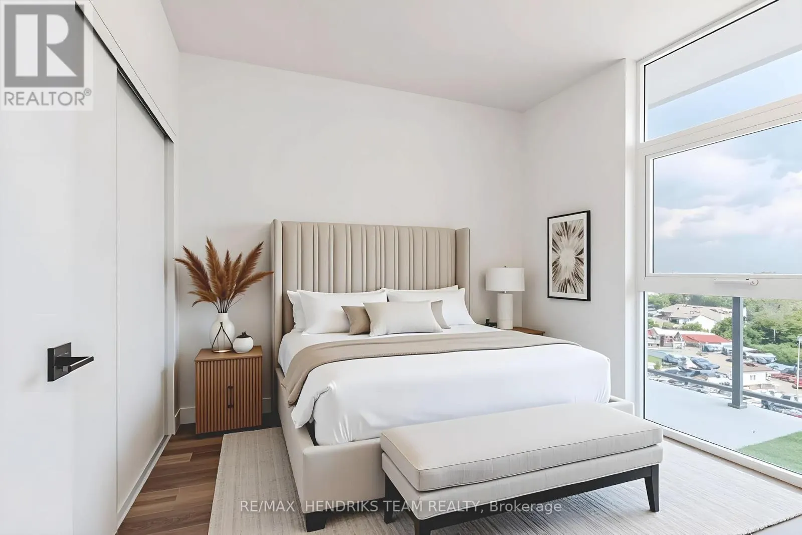 814 - 2782 BARTON STREET E #814