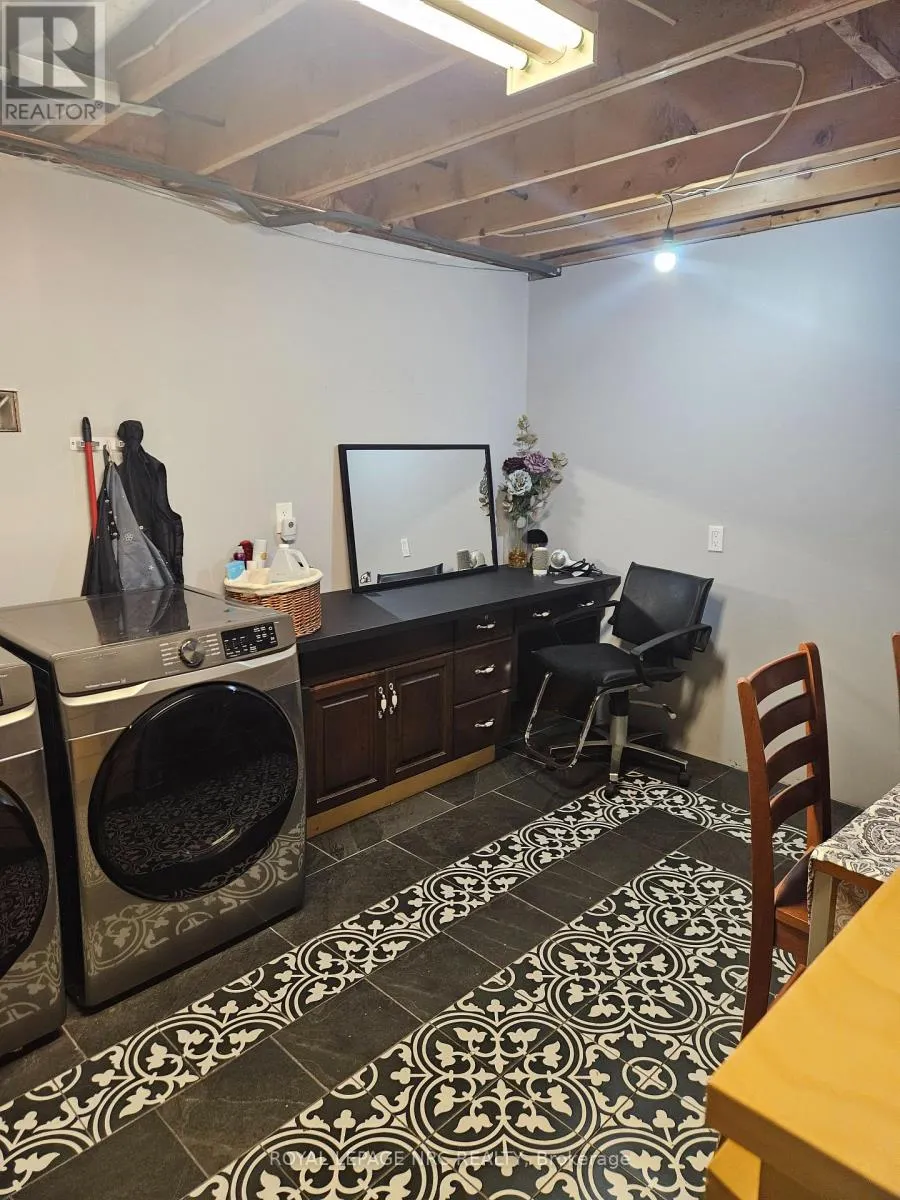 1523 BARRON ROAD