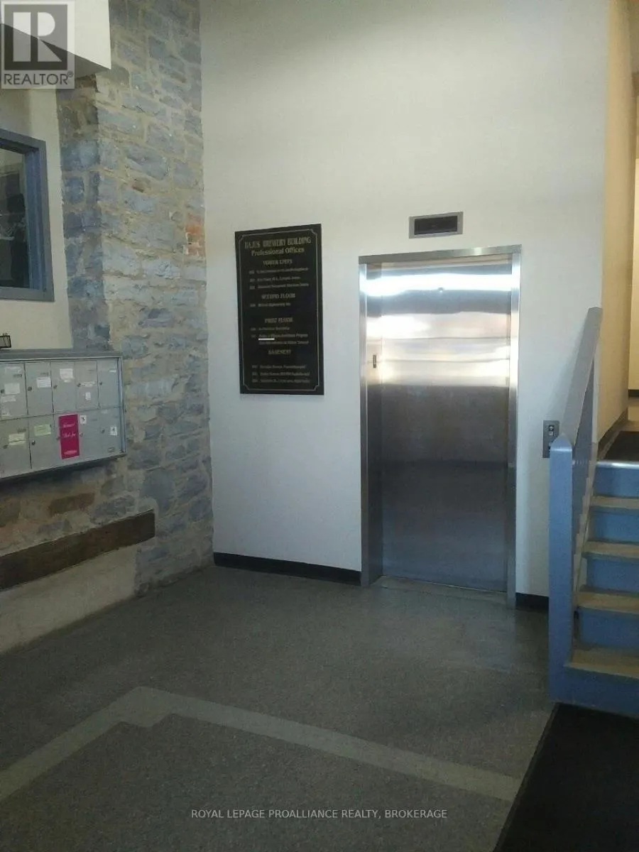 B3 - 308 WELLINGTON STREET W #B3