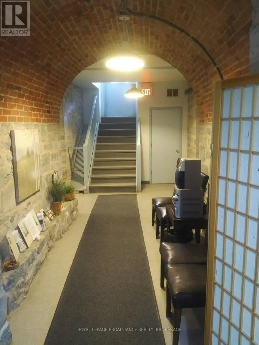 B3 - 308 WELLINGTON STREET W #B3