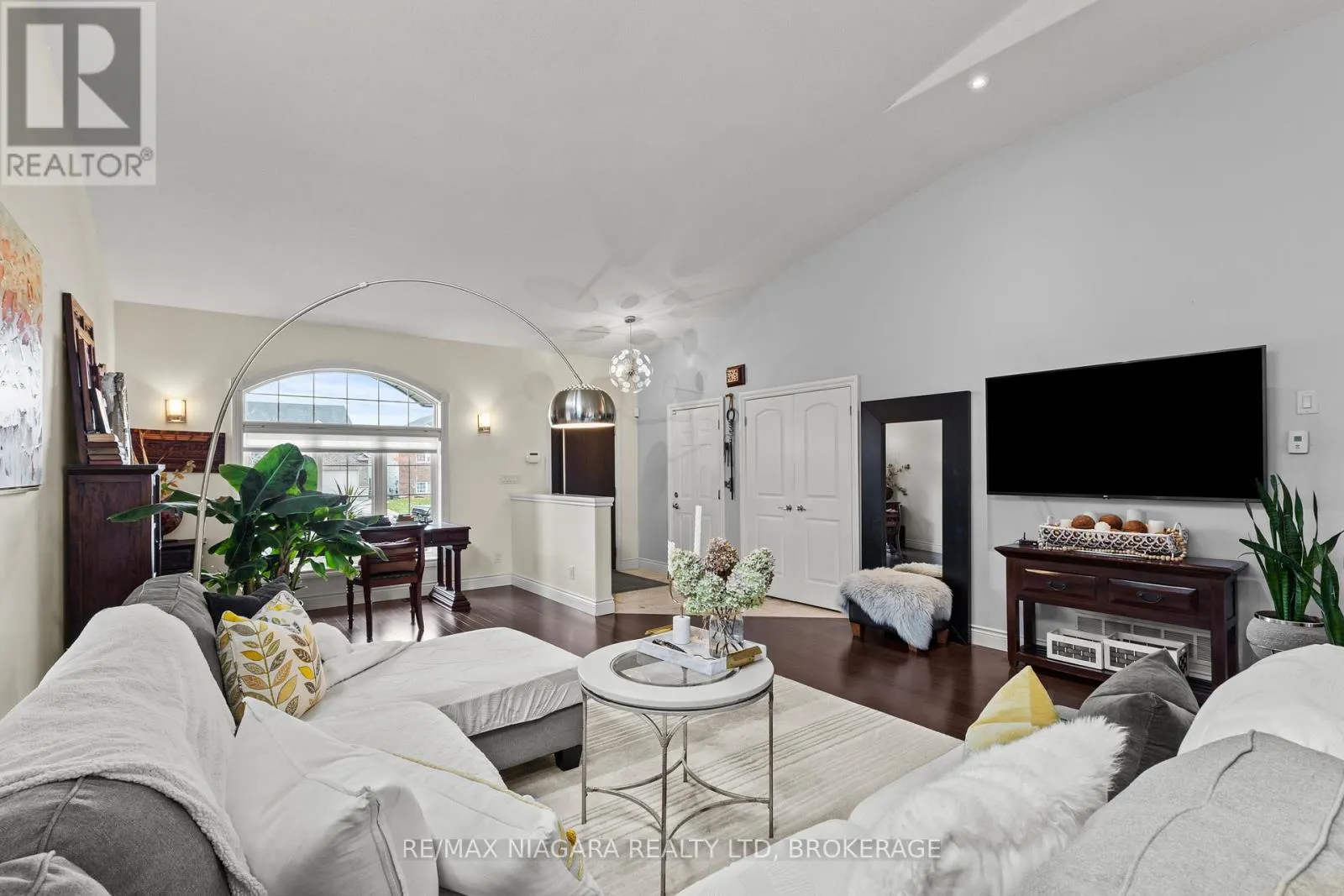 9147 HENDERSHOT BOULEVARD