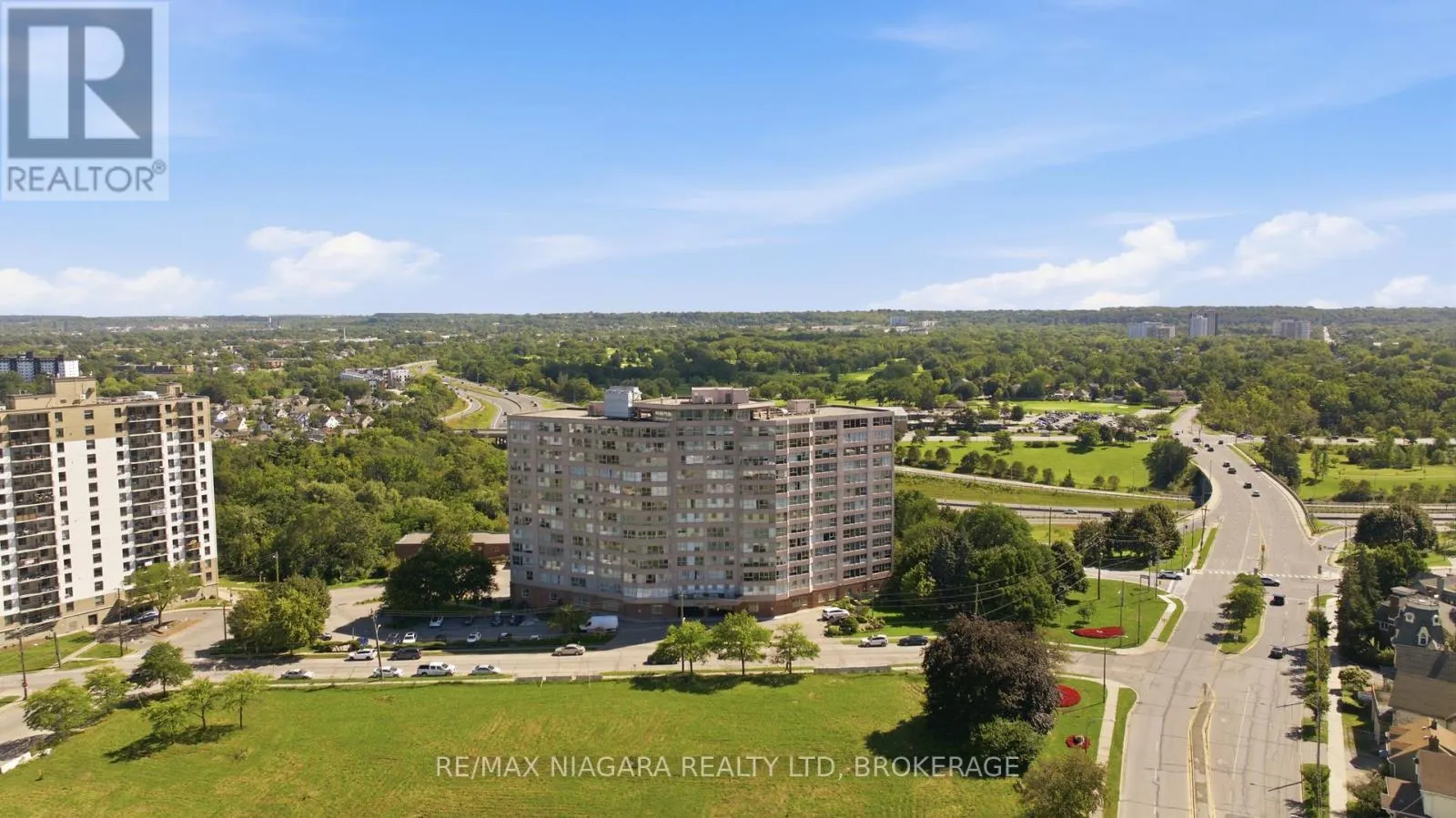 411 - 7 GALE CRESCENT #411