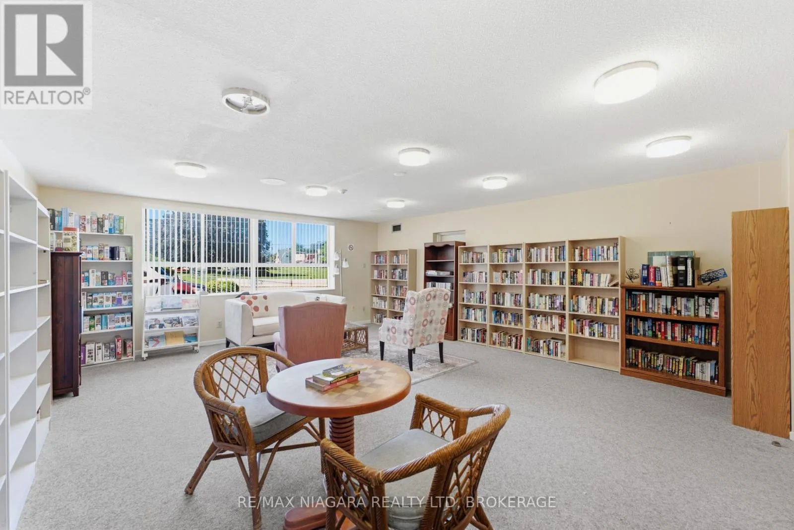411 - 7 GALE CRESCENT #411