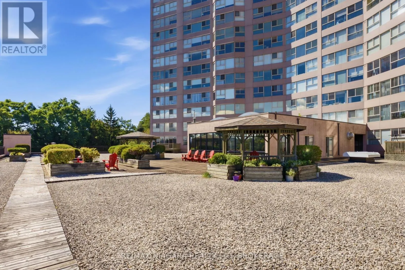 411 - 7 GALE CRESCENT #411
