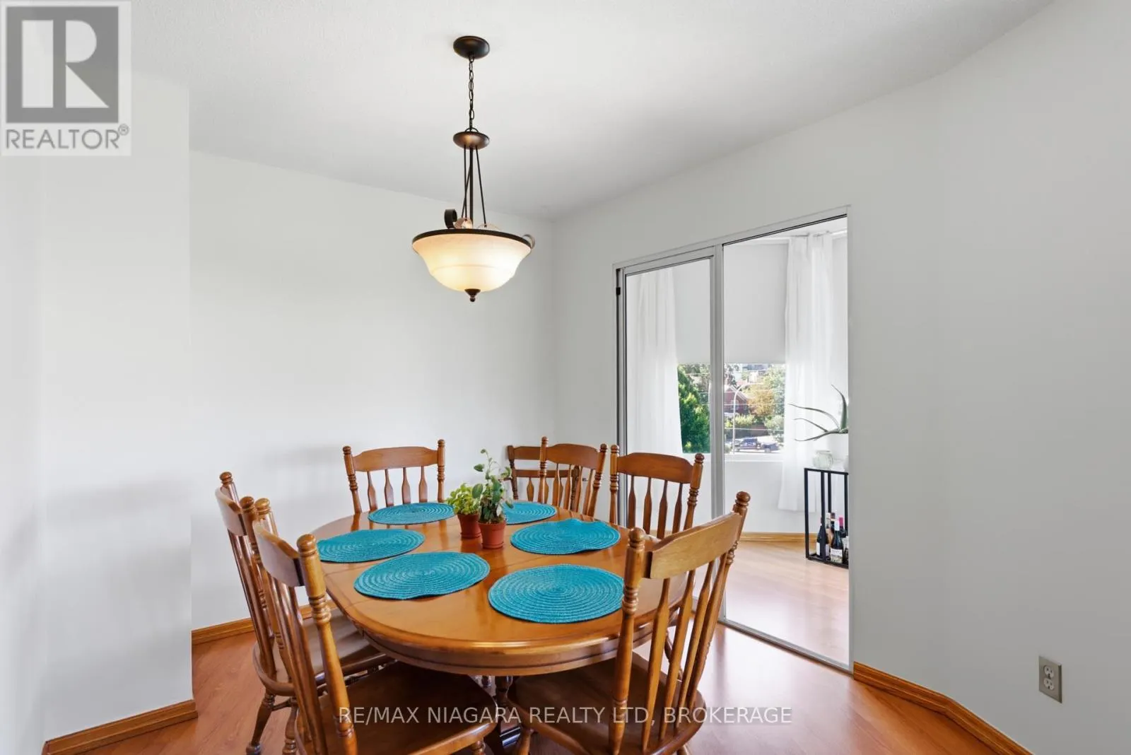 411 - 7 GALE CRESCENT #411