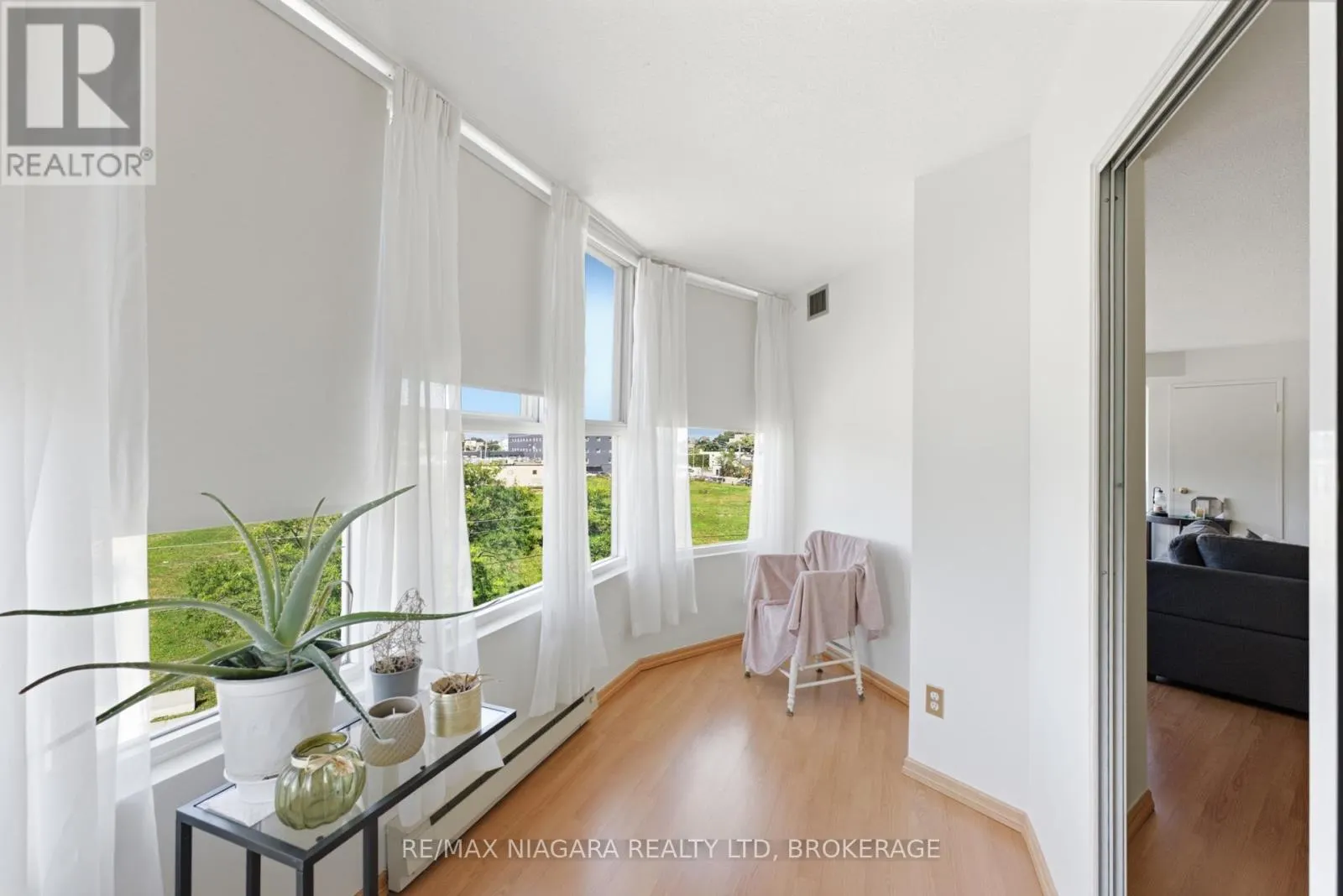 411 - 7 GALE CRESCENT #411