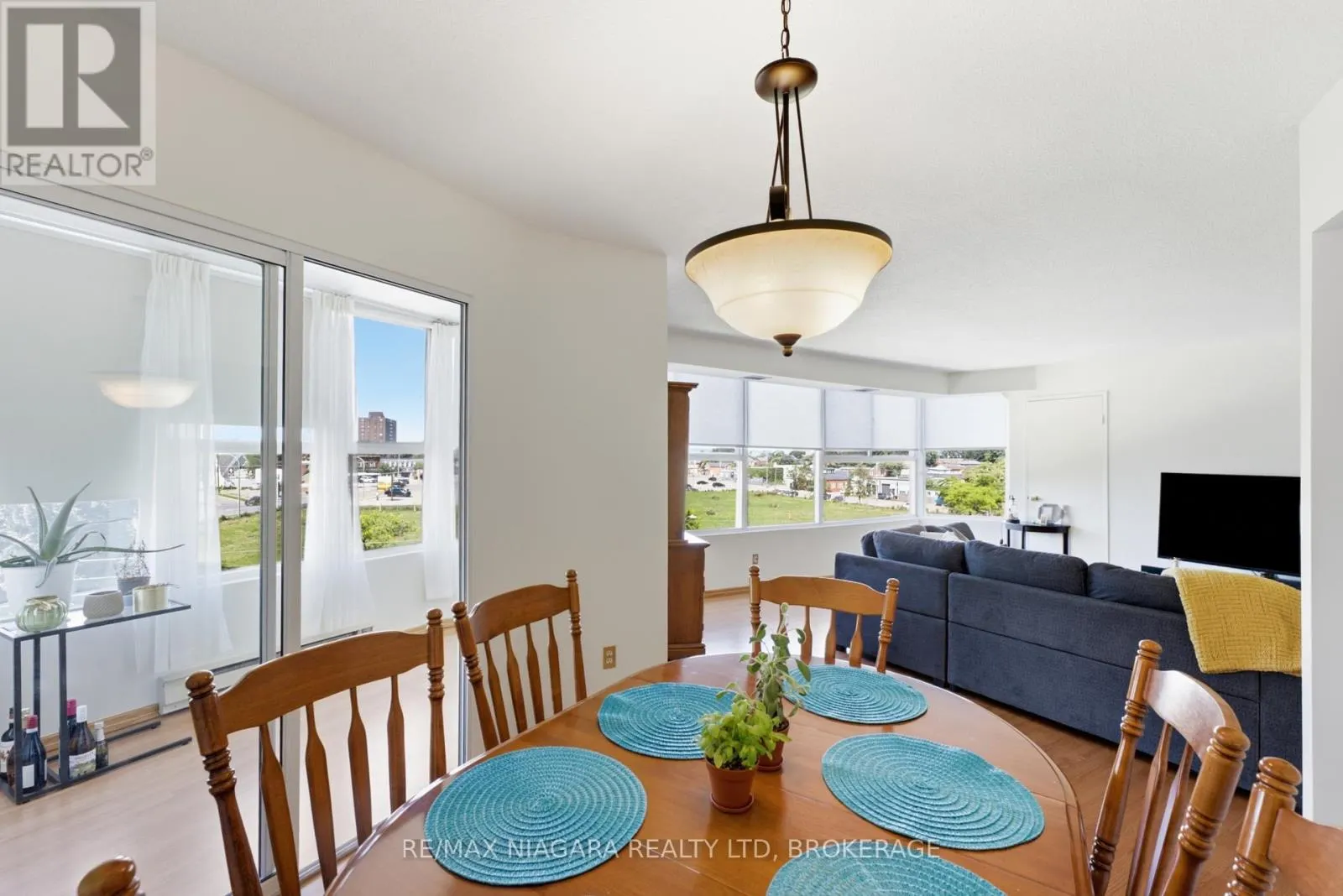 411 - 7 GALE CRESCENT #411