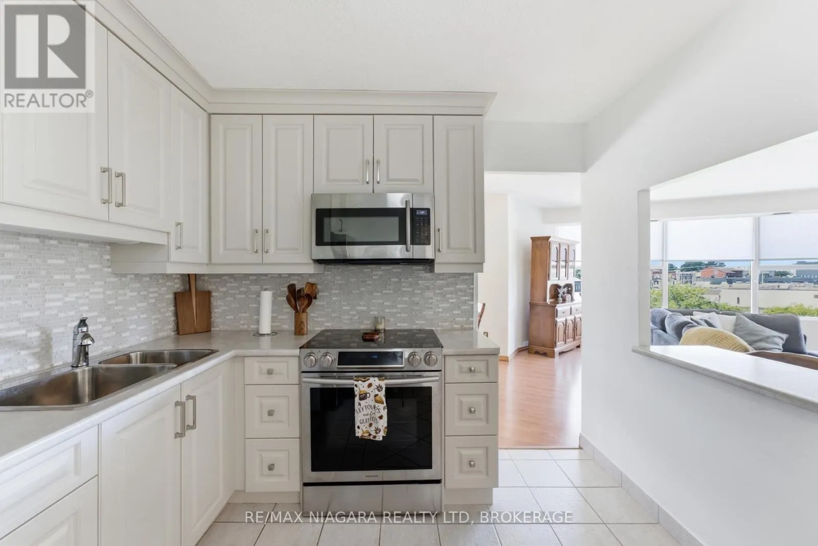 411 - 7 GALE CRESCENT #411