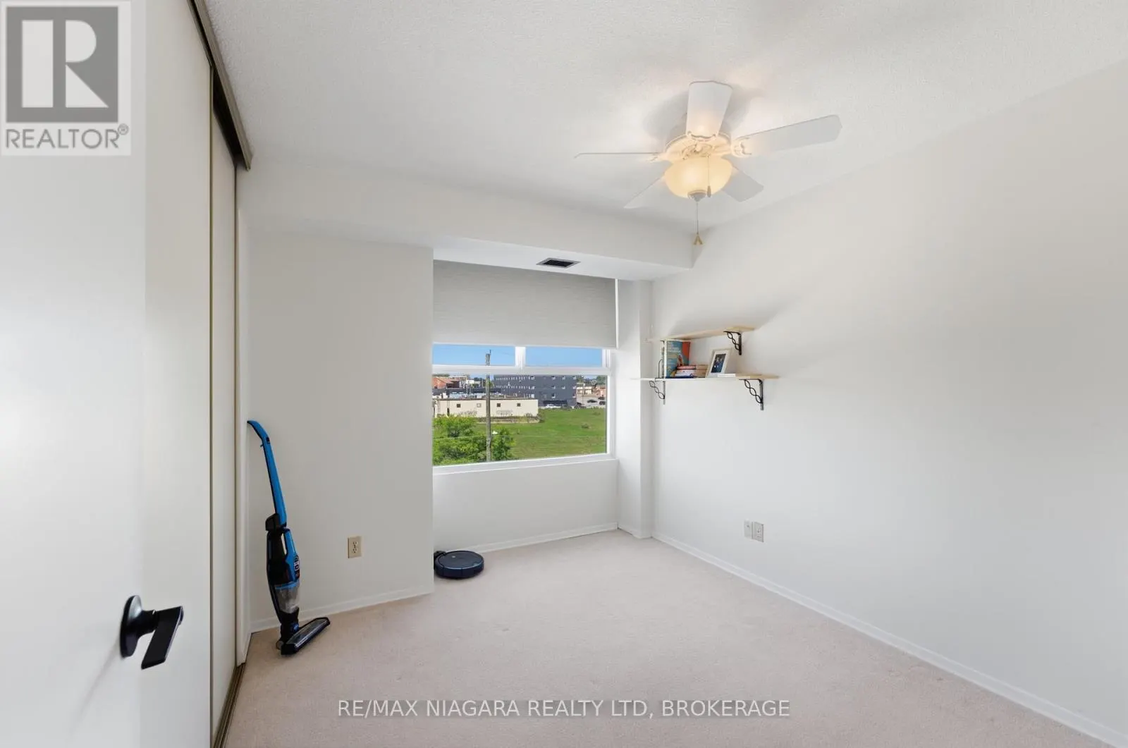 411 - 7 GALE CRESCENT #411