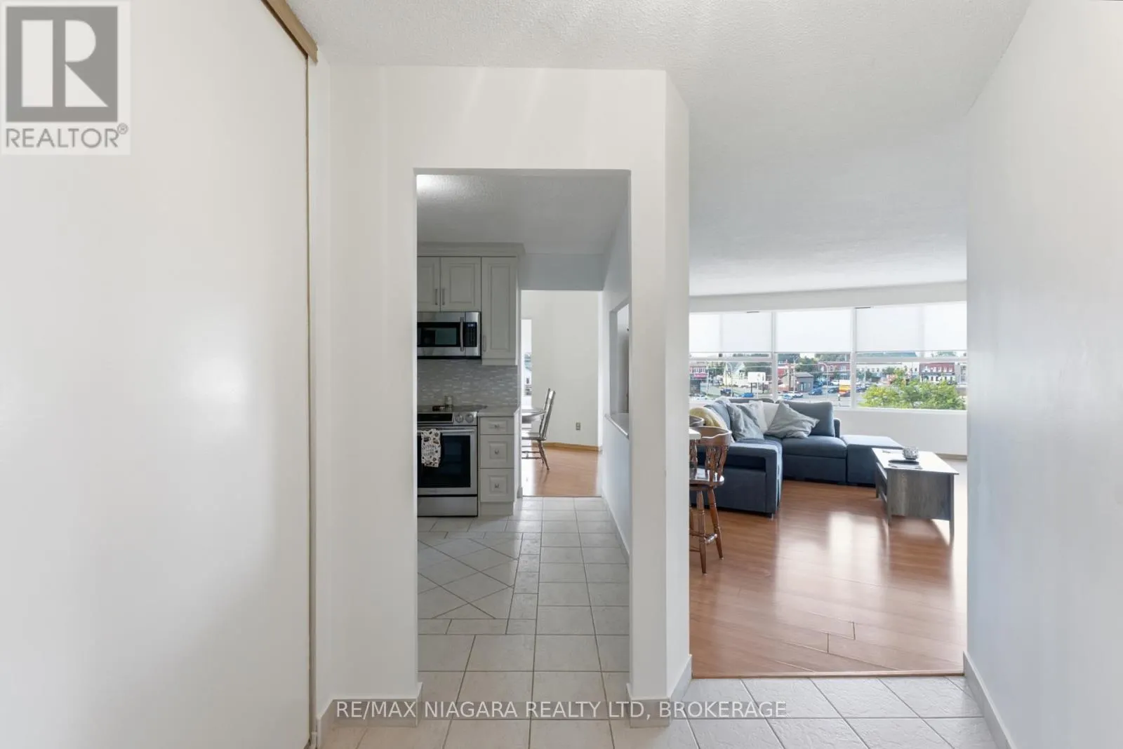 411 - 7 GALE CRESCENT #411