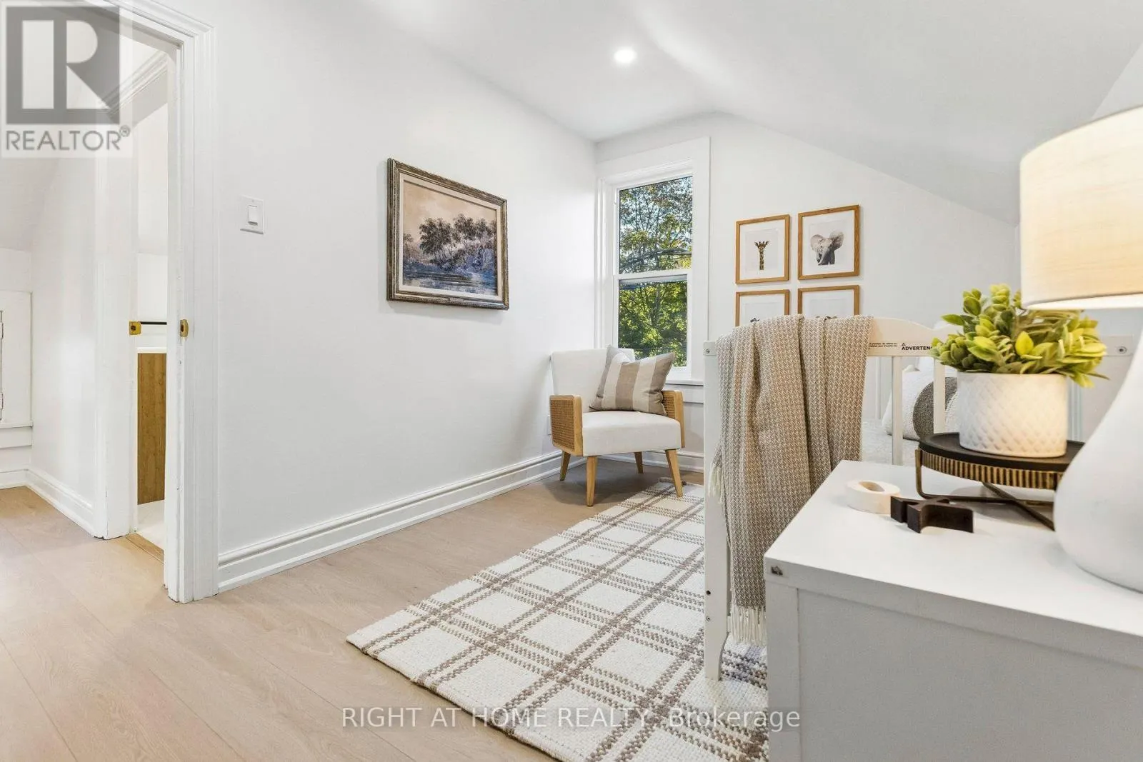 18 POWELL STREET W