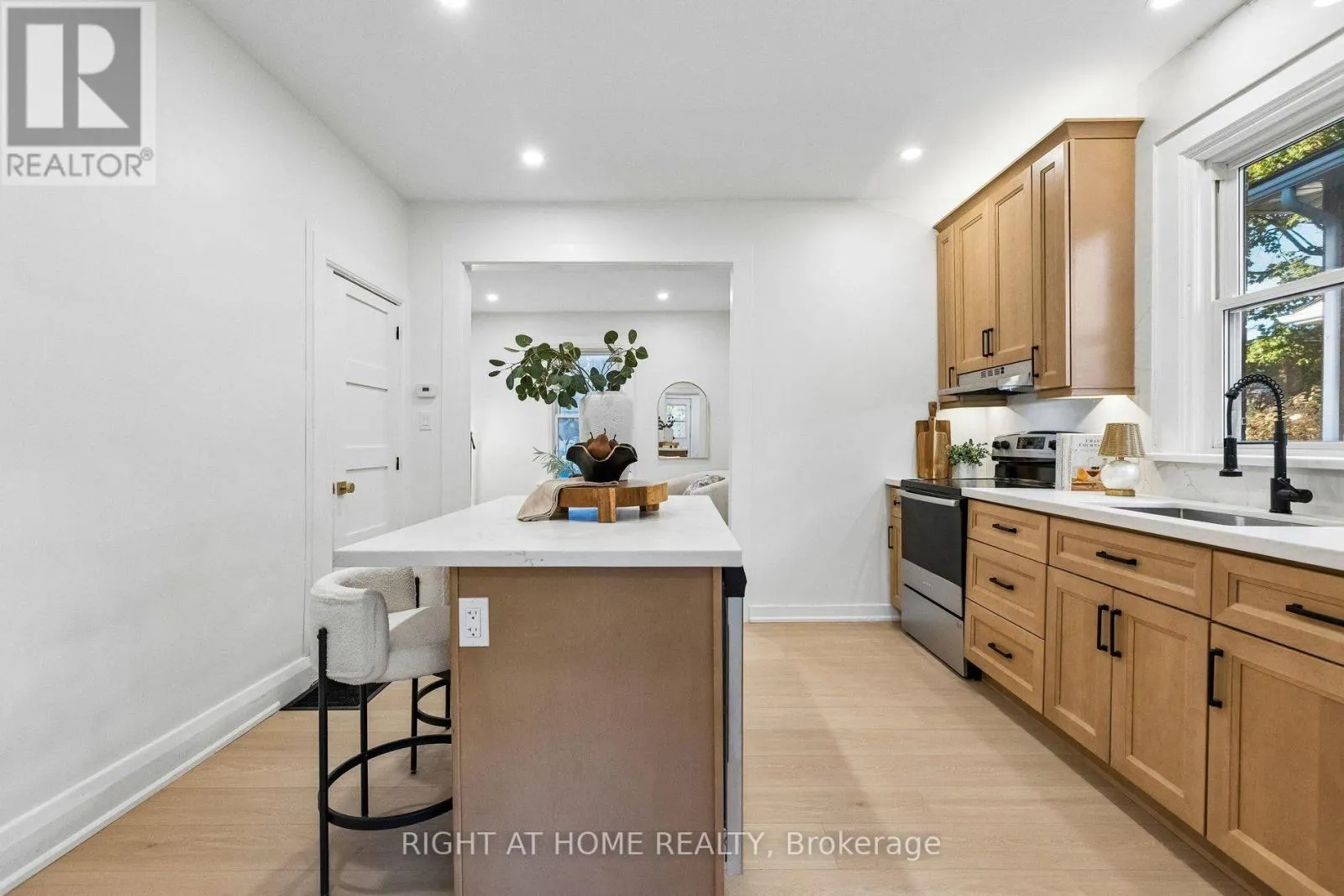 18 POWELL STREET W