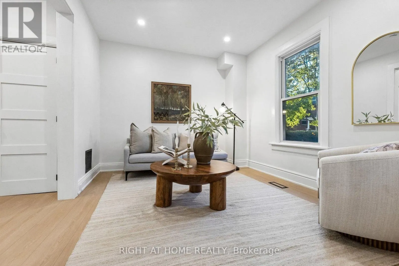 18 POWELL STREET W