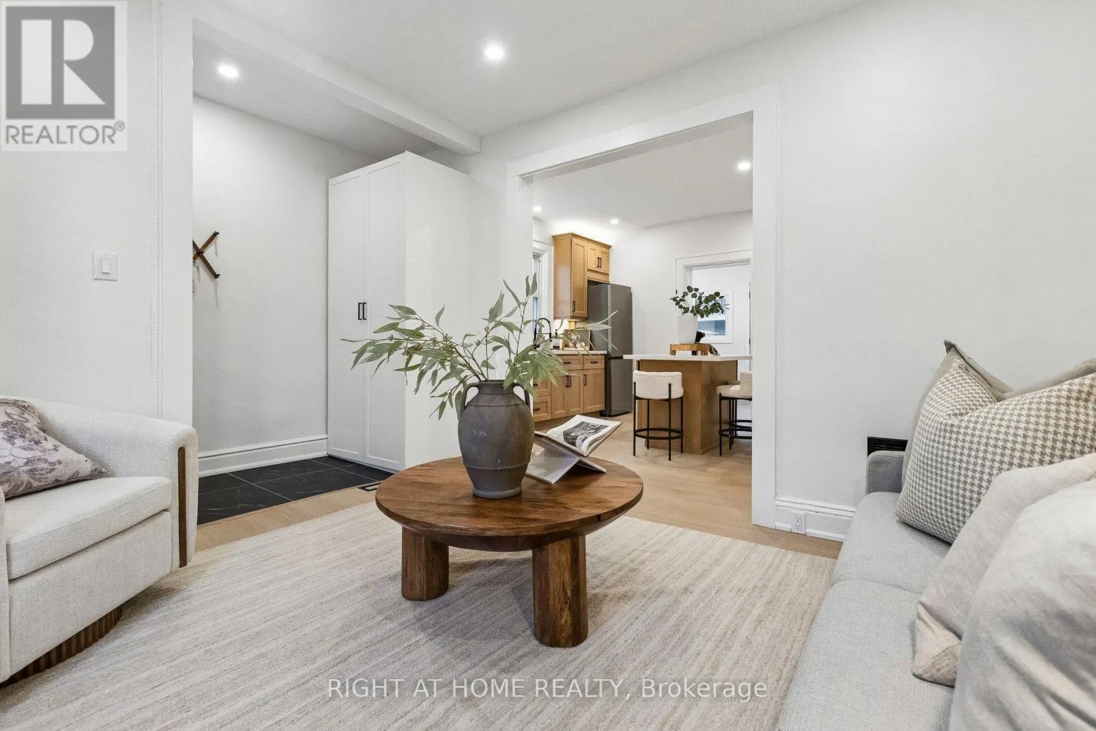 18 POWELL STREET W