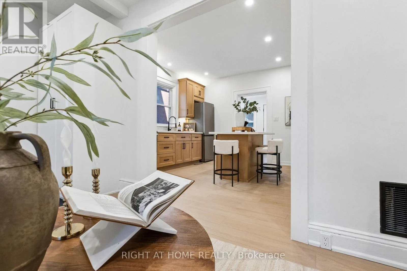 18 POWELL STREET W