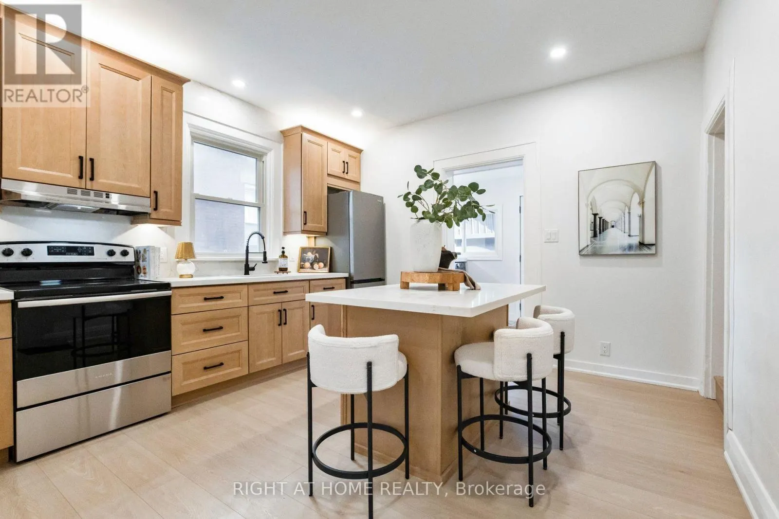 18 POWELL STREET W