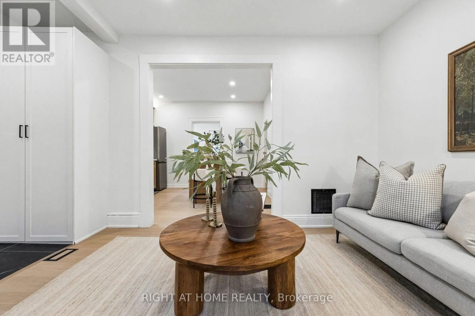 18 POWELL STREET W