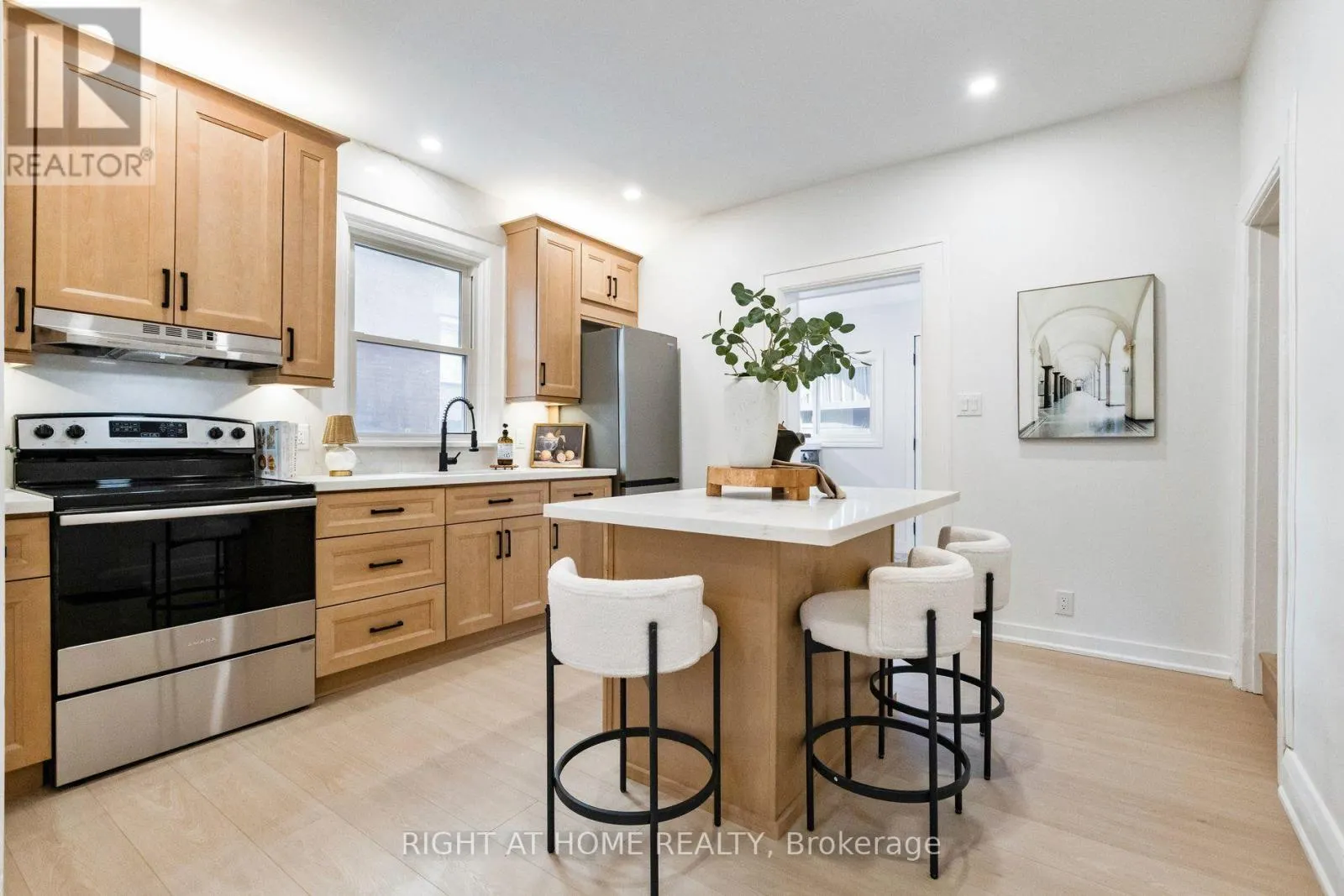 18 POWELL STREET W